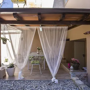 With Garden And Free Parking Appartement