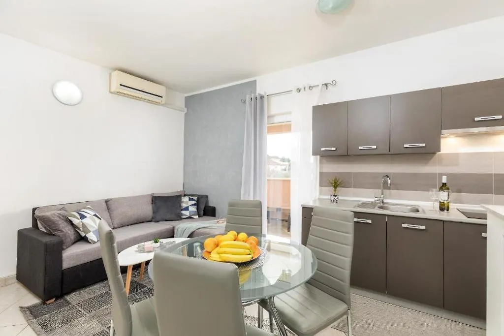 Apartment Mladenka