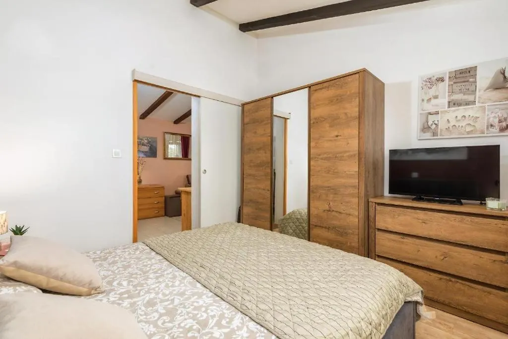 Apartment Mladenka