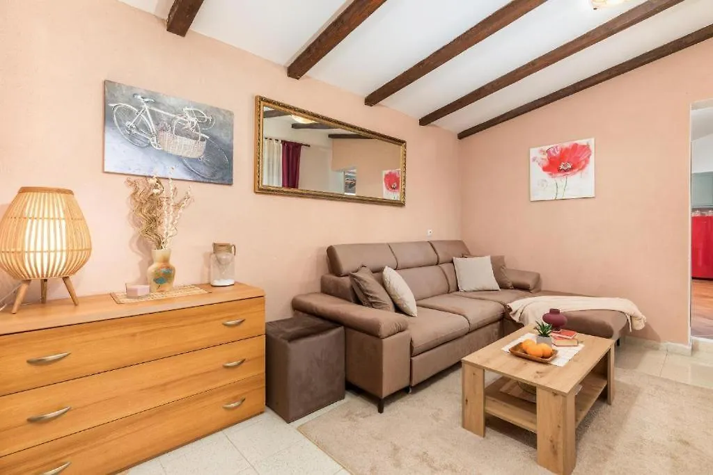 Apartment Mladenka