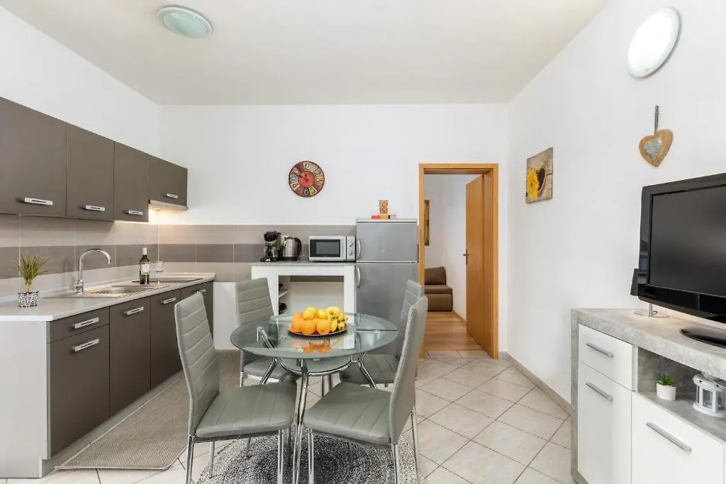 Apartment Mladenka