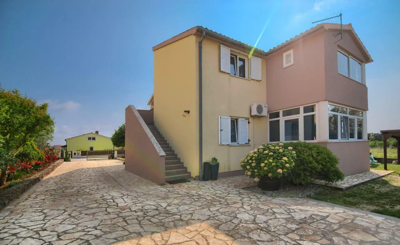 Apartment Mladenka Pula