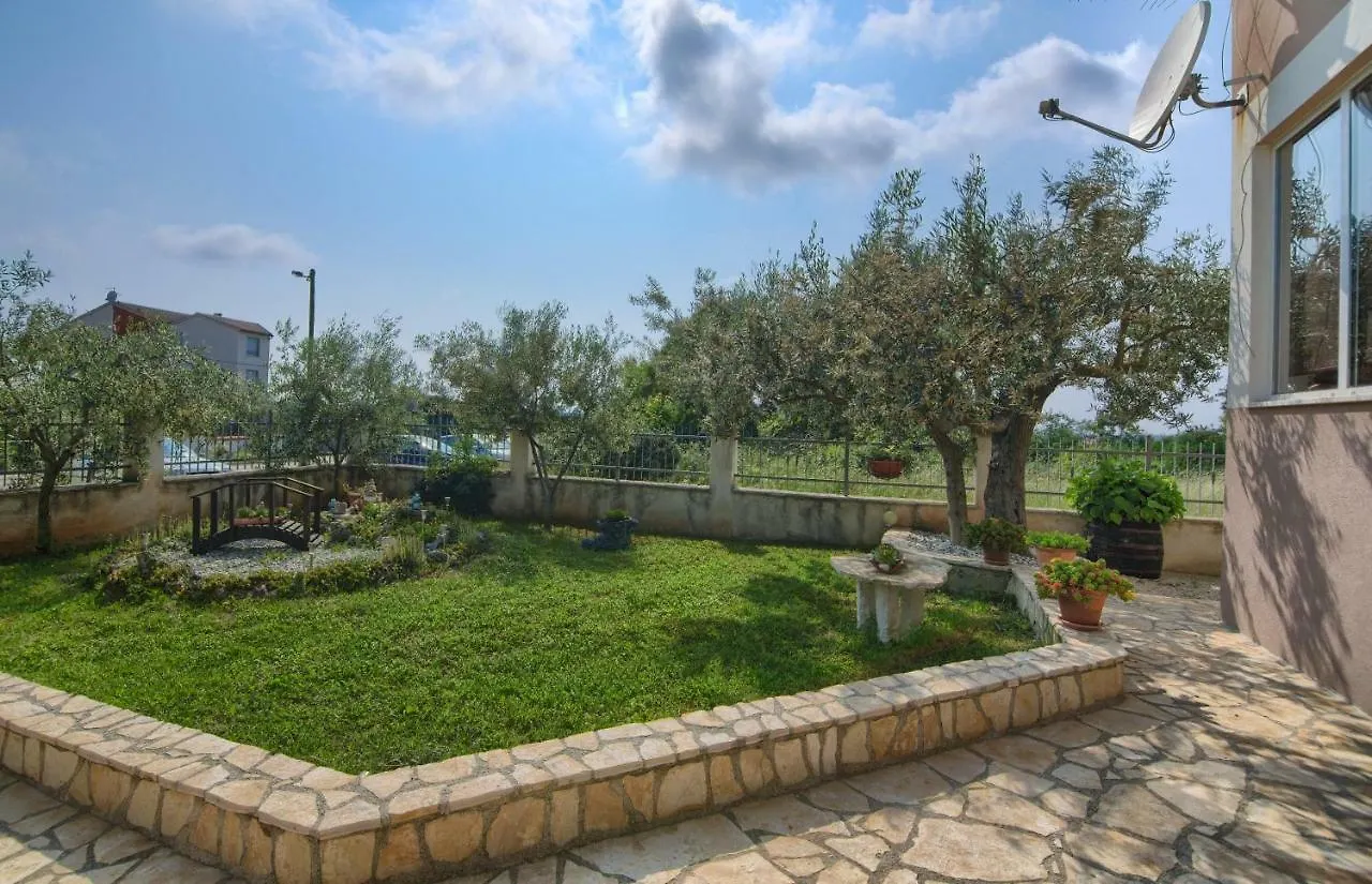 Apartment Mladenka 0*, Pula Croatia